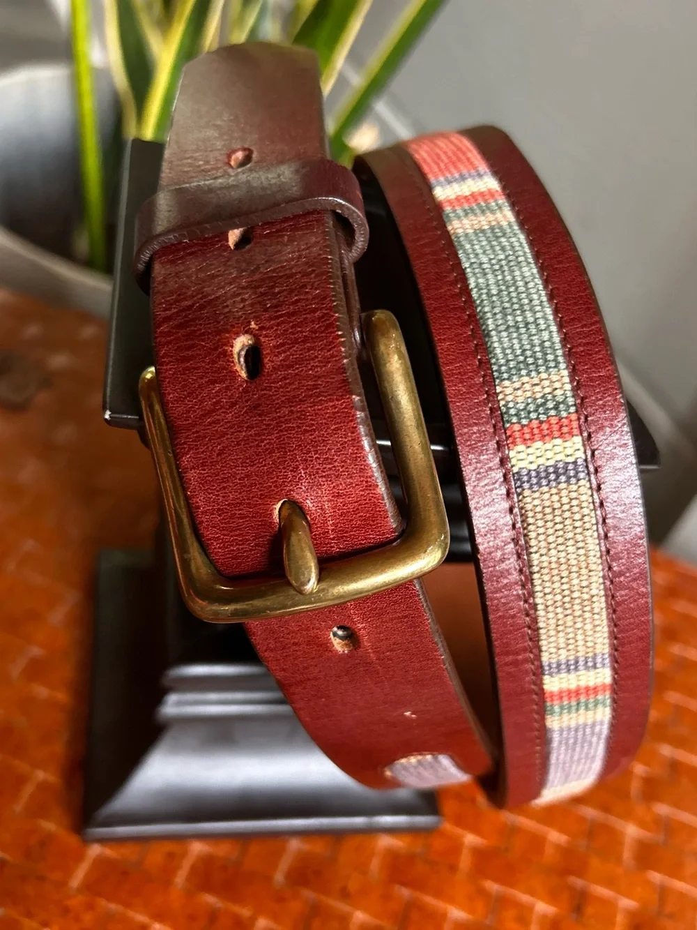 Duluth Trading Company Men’s Belt Size 46 Brown Leather Woven Stripe Brass Aztec